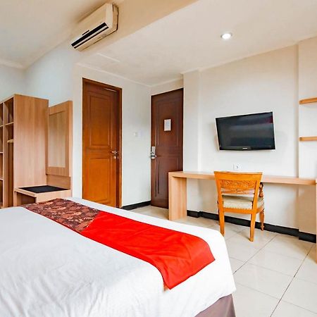 Cihampelas Hotel 2 Mitra Reddoorz 万隆 外观 照片