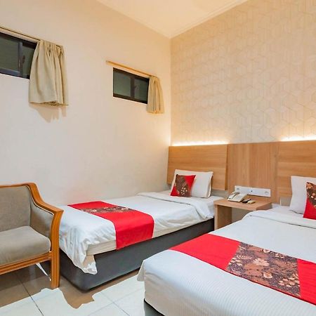 Cihampelas Hotel 2 Mitra Reddoorz 万隆 外观 照片