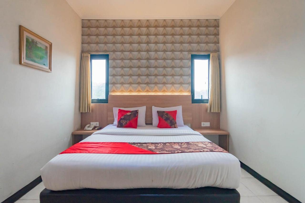 Cihampelas Hotel 2 Mitra Reddoorz 万隆 外观 照片