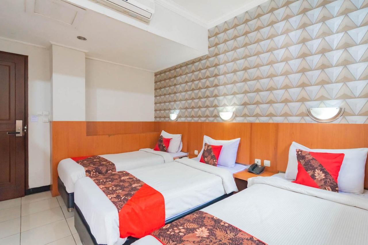 Cihampelas Hotel 2 Mitra Reddoorz 万隆 外观 照片