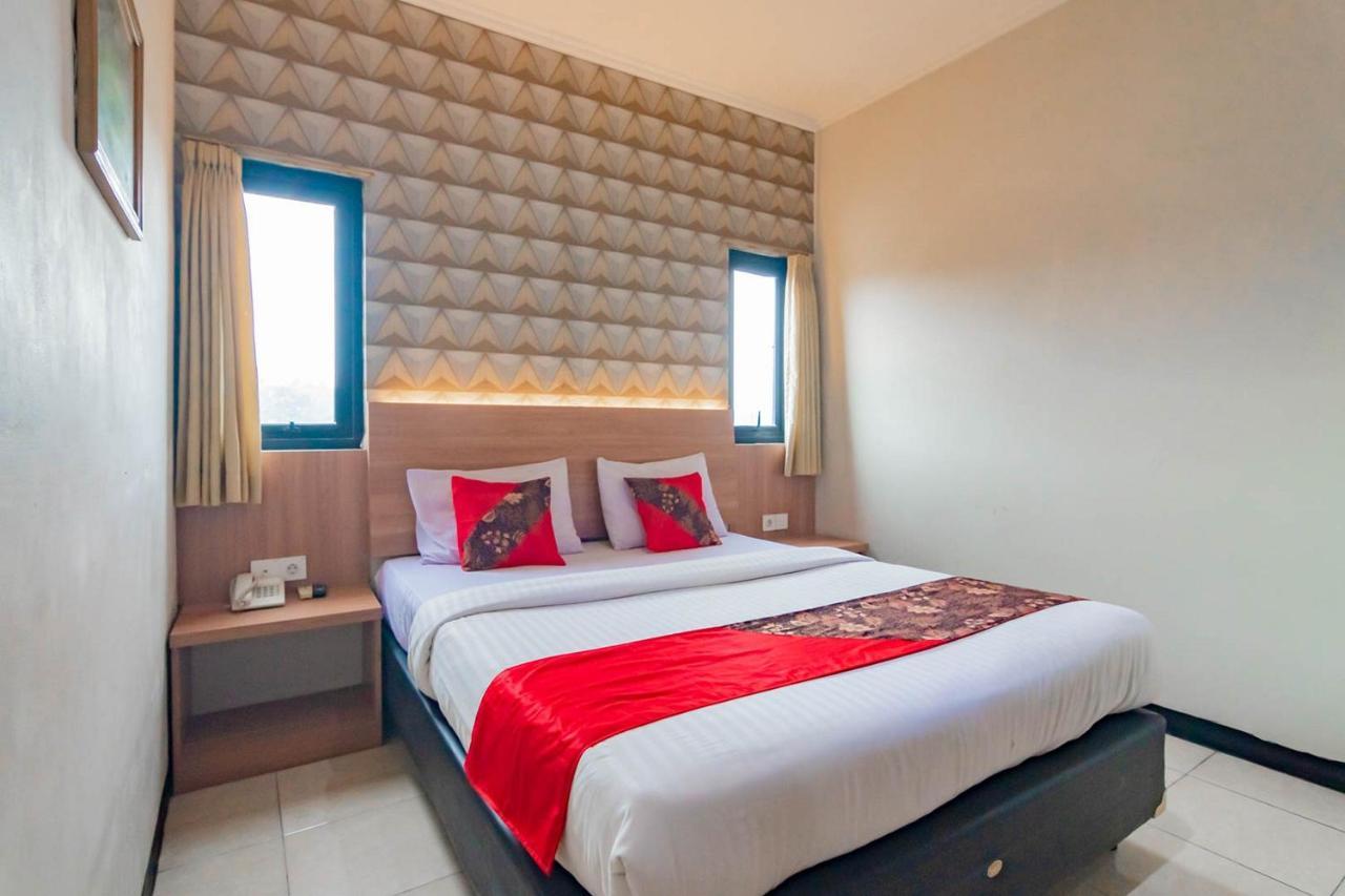 Cihampelas Hotel 2 Mitra Reddoorz 万隆 外观 照片