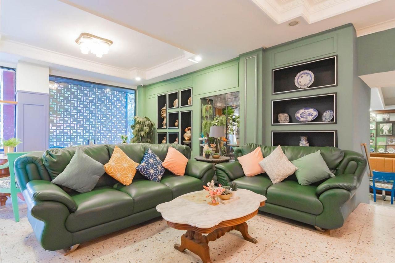 Cihampelas Hotel 2 Mitra Reddoorz 万隆 外观 照片