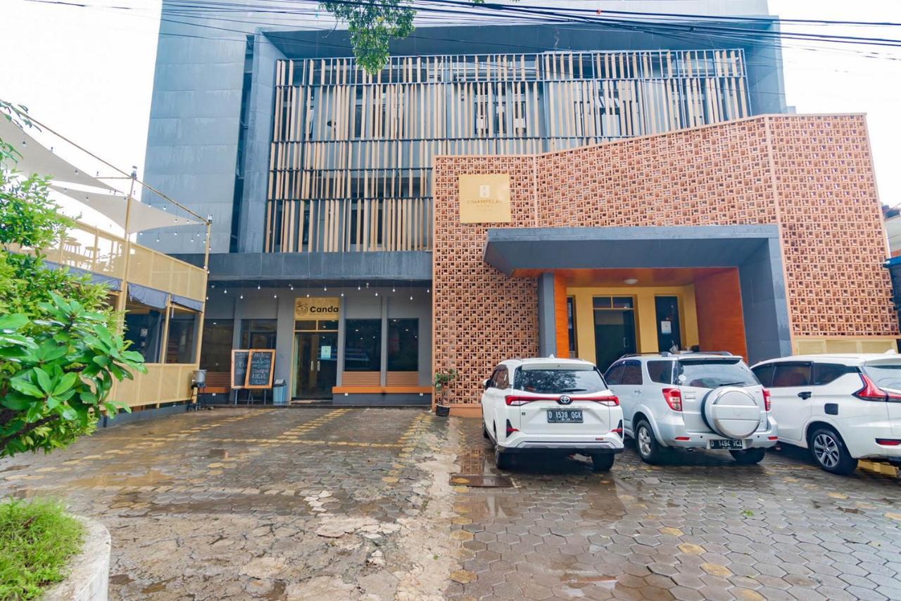 Cihampelas Hotel 2 Mitra Reddoorz 万隆 外观 照片