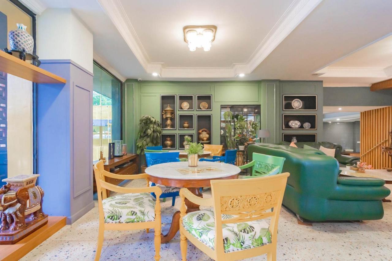 Cihampelas Hotel 2 Mitra Reddoorz 万隆 外观 照片