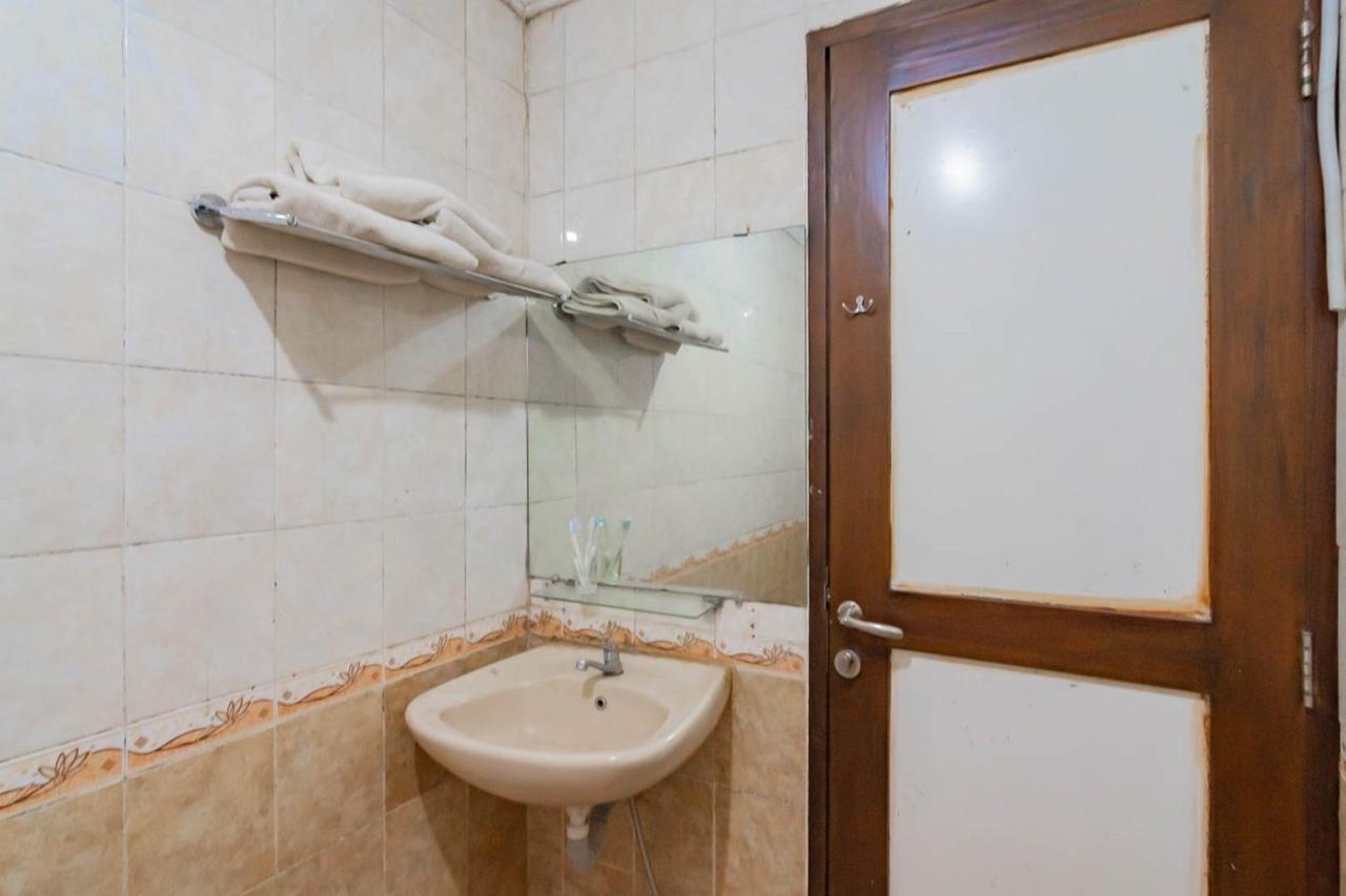 Cihampelas Hotel 2 Mitra Reddoorz 万隆 外观 照片