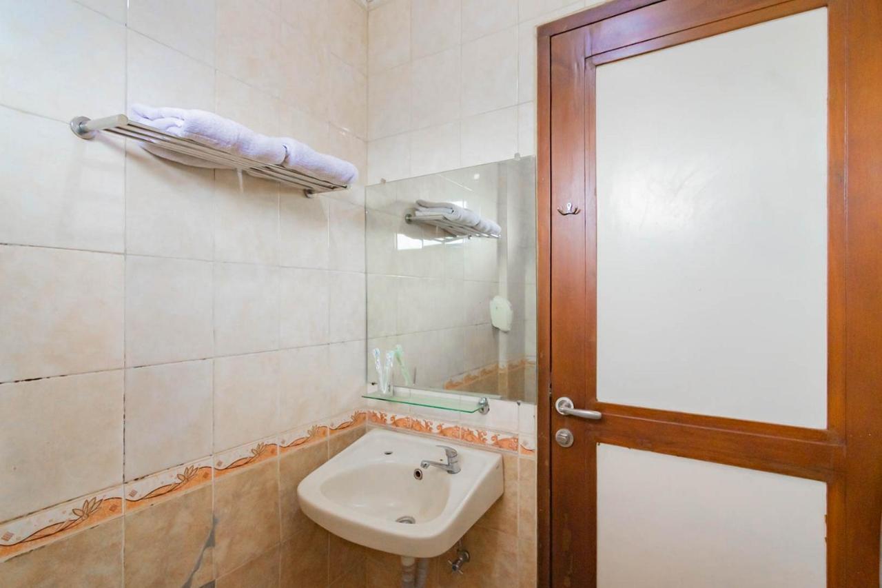 Cihampelas Hotel 2 Mitra Reddoorz 万隆 外观 照片