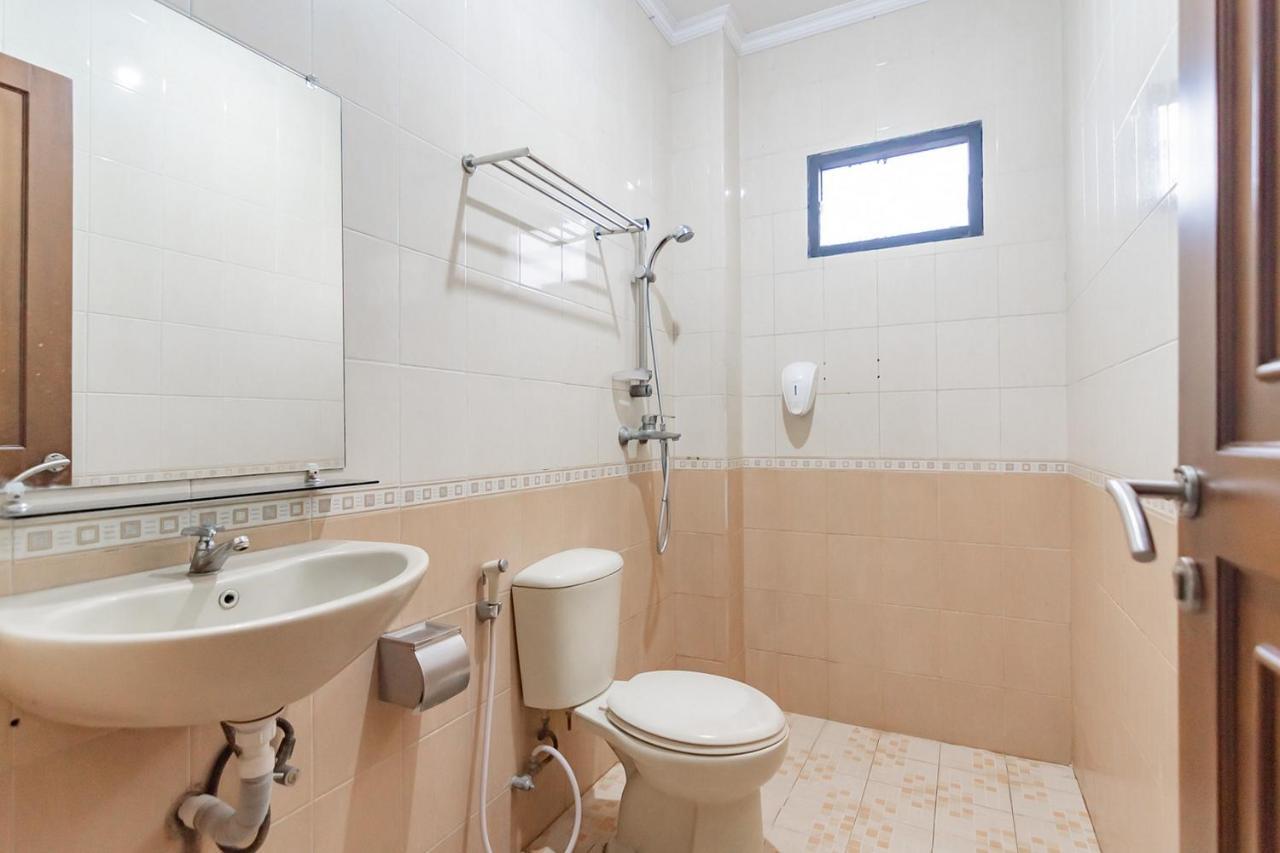 Cihampelas Hotel 2 Mitra Reddoorz 万隆 外观 照片
