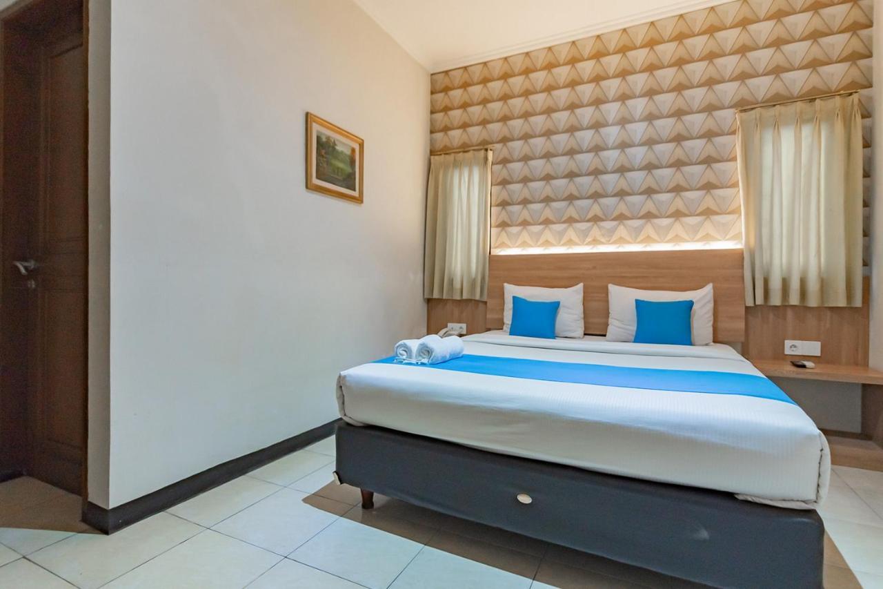 Cihampelas Hotel 2 Mitra Reddoorz 万隆 外观 照片