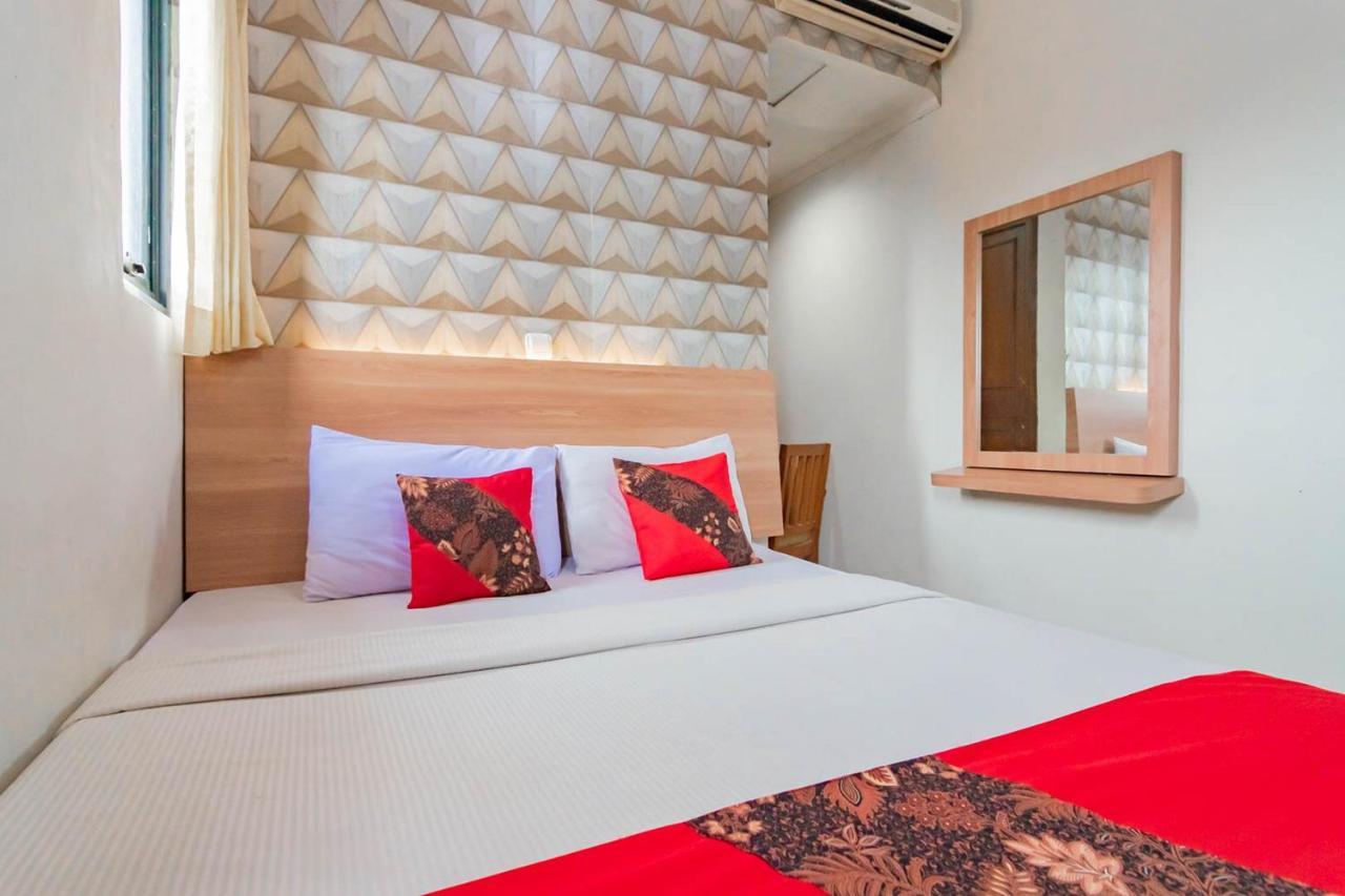 Cihampelas Hotel 2 Mitra Reddoorz 万隆 外观 照片