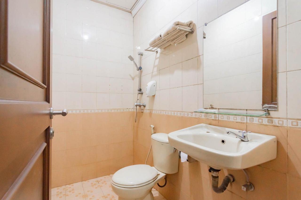 Cihampelas Hotel 2 Mitra Reddoorz 万隆 外观 照片