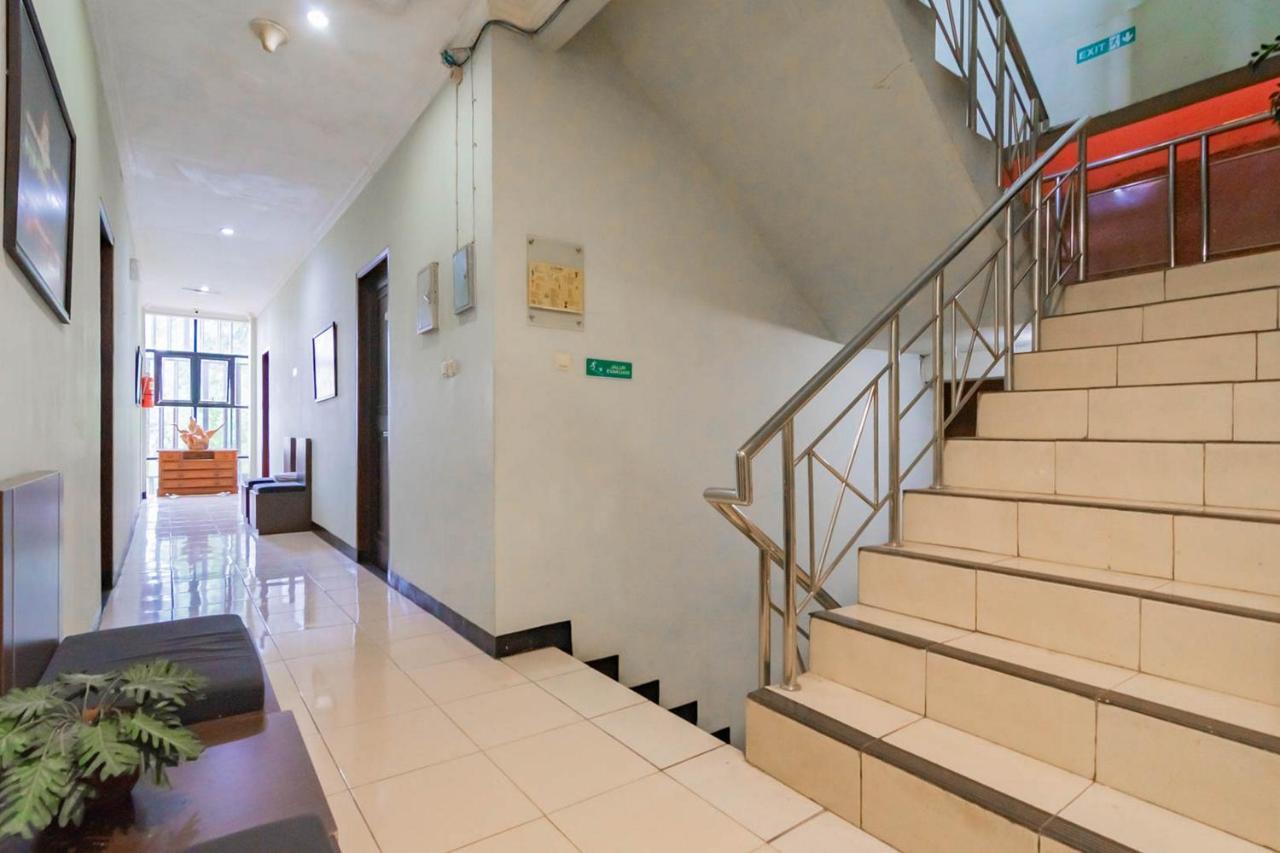 Cihampelas Hotel 2 Mitra Reddoorz 万隆 外观 照片