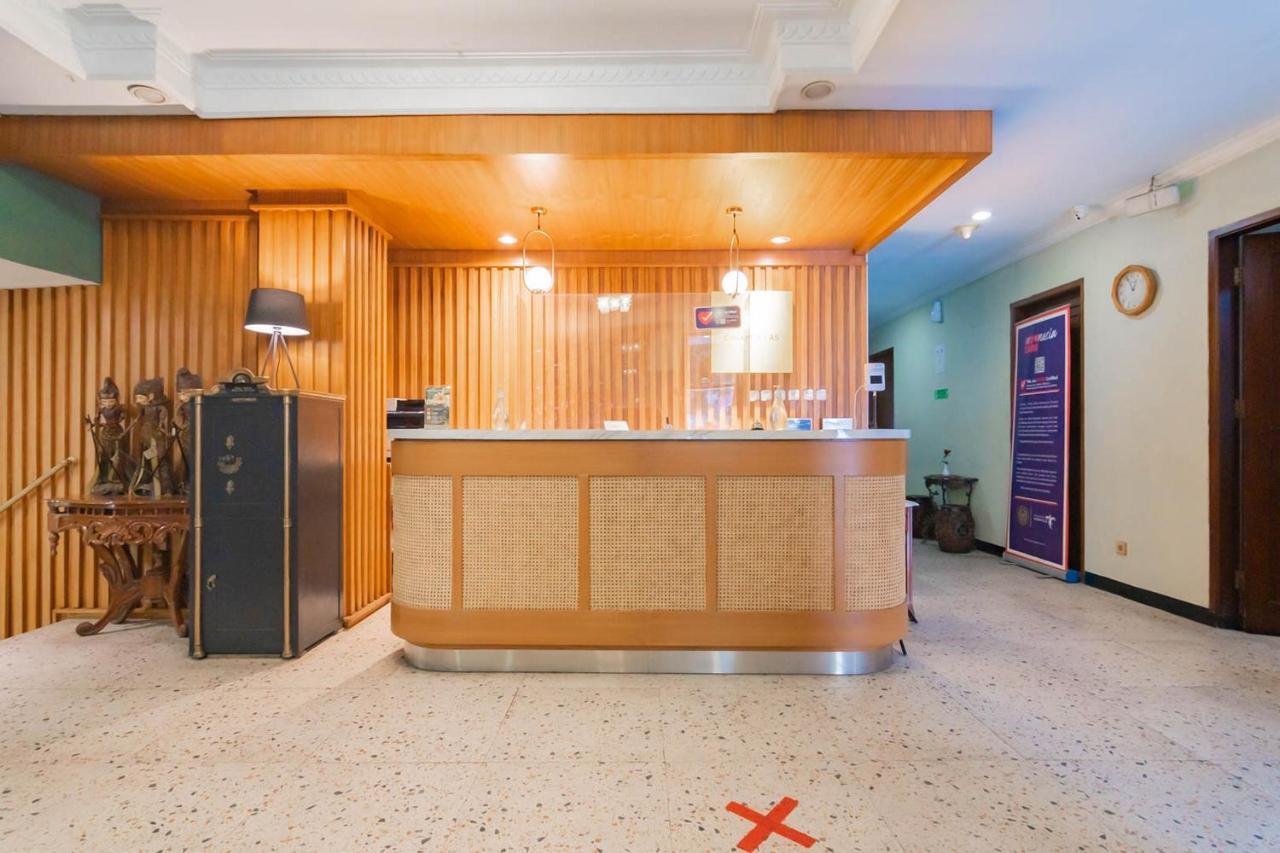 Cihampelas Hotel 2 Mitra Reddoorz 万隆 外观 照片