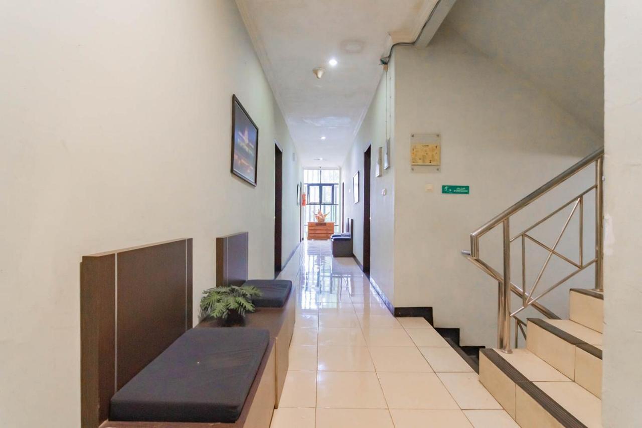 Cihampelas Hotel 2 Mitra Reddoorz 万隆 外观 照片