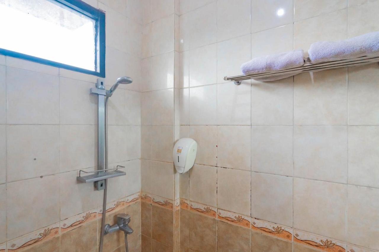 Cihampelas Hotel 2 Mitra Reddoorz 万隆 外观 照片