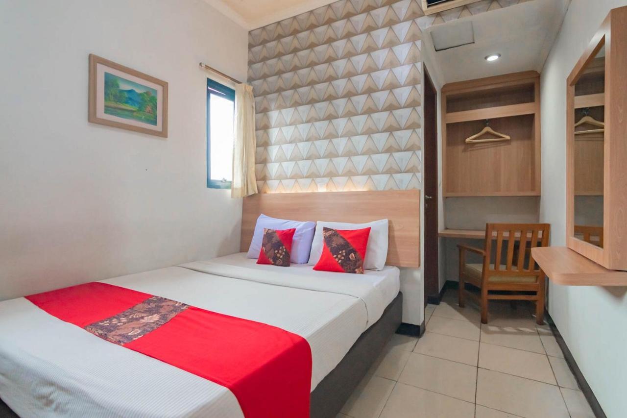 Cihampelas Hotel 2 Mitra Reddoorz 万隆 外观 照片