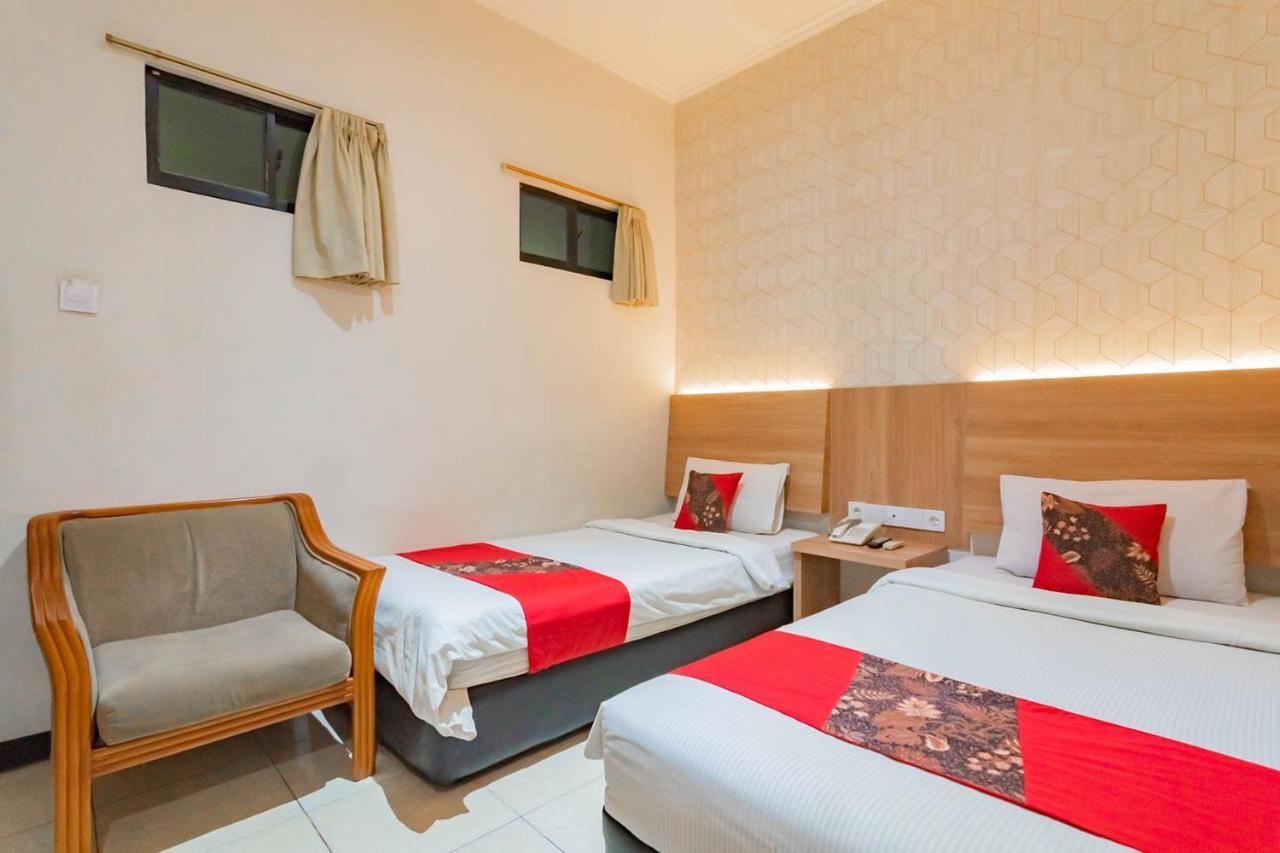 Cihampelas Hotel 2 Mitra Reddoorz 万隆 外观 照片
