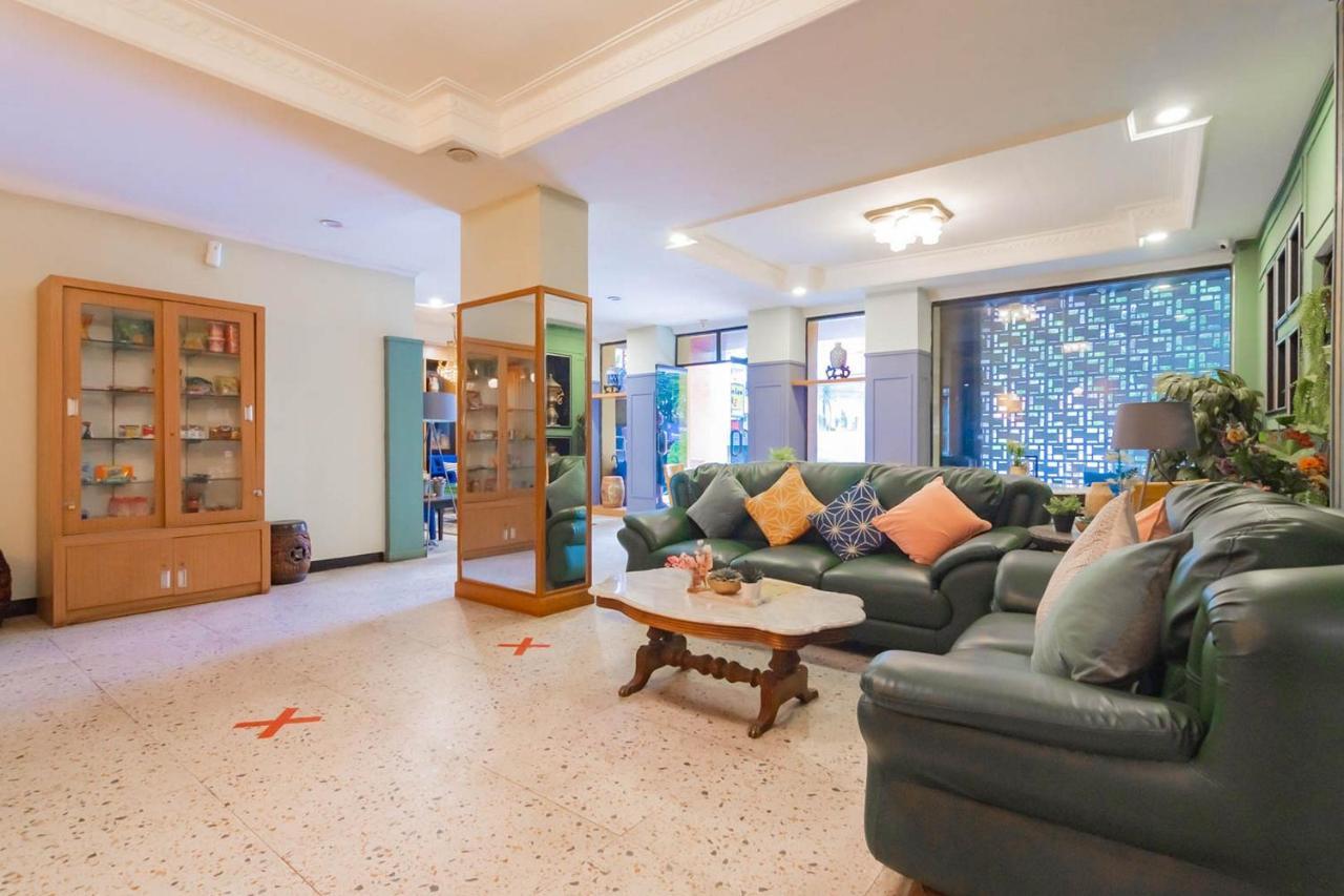 Cihampelas Hotel 2 Mitra Reddoorz 万隆 外观 照片