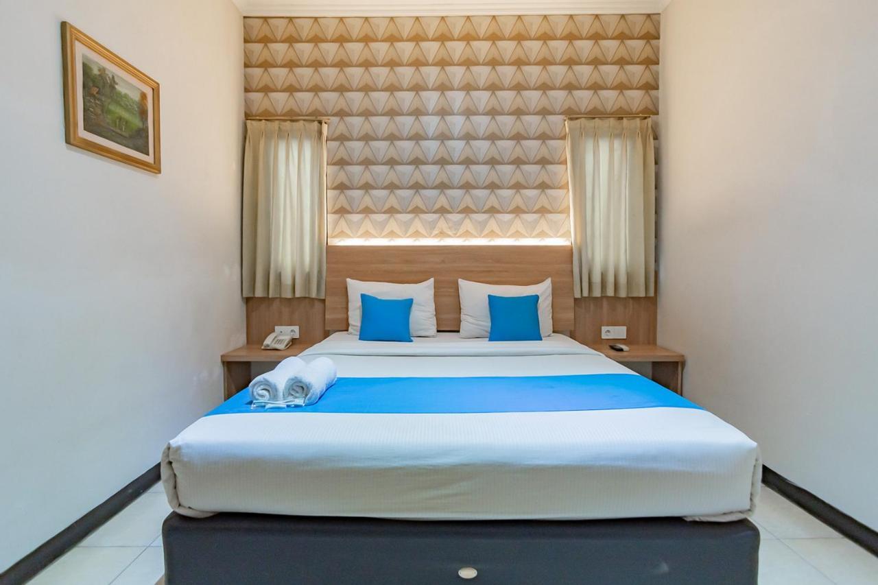 Cihampelas Hotel 2 Mitra Reddoorz 万隆 外观 照片