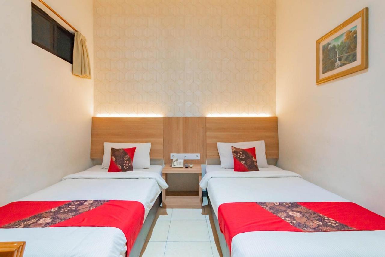 Cihampelas Hotel 2 Mitra Reddoorz 万隆 外观 照片