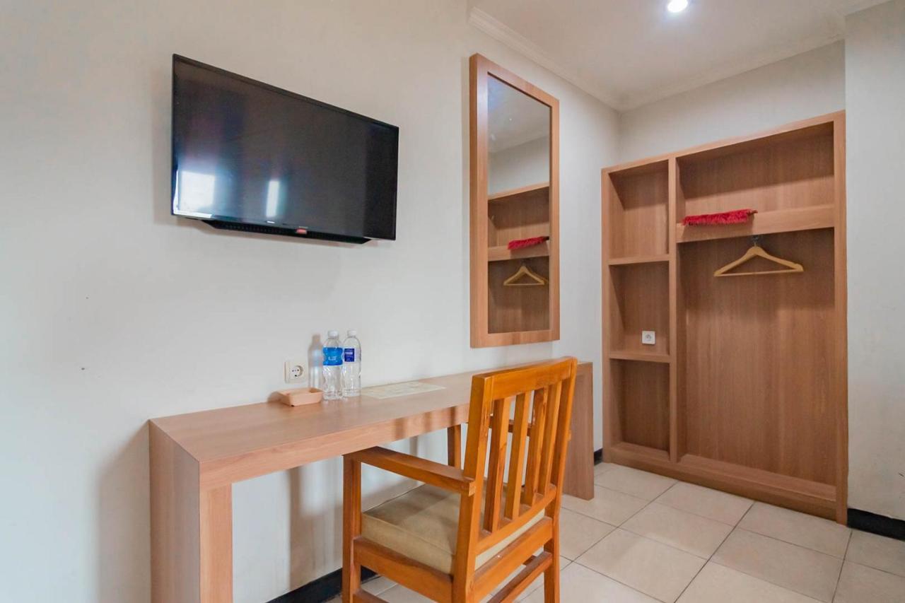 Cihampelas Hotel 2 Mitra Reddoorz 万隆 外观 照片