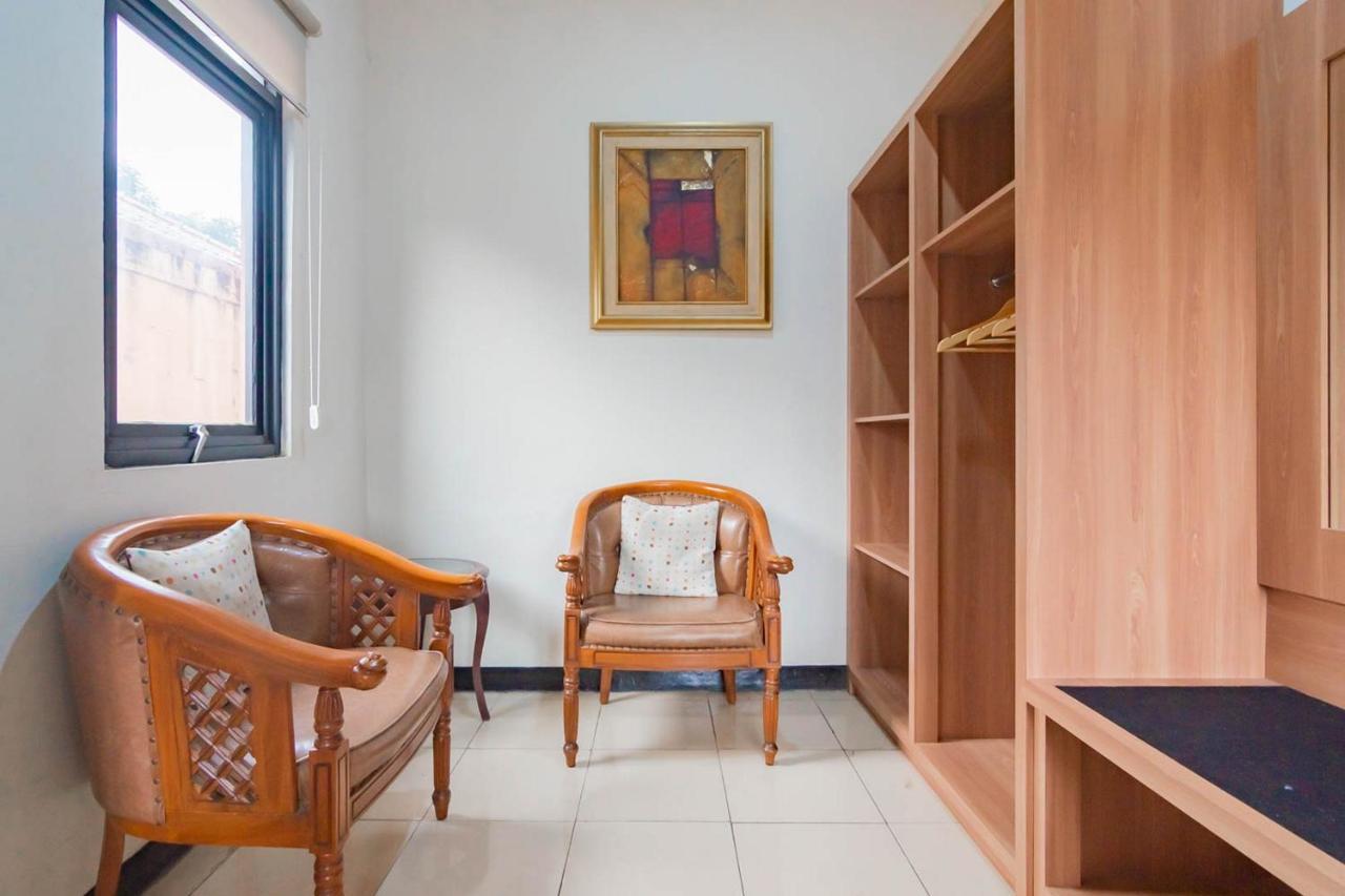 Cihampelas Hotel 2 Mitra Reddoorz 万隆 外观 照片