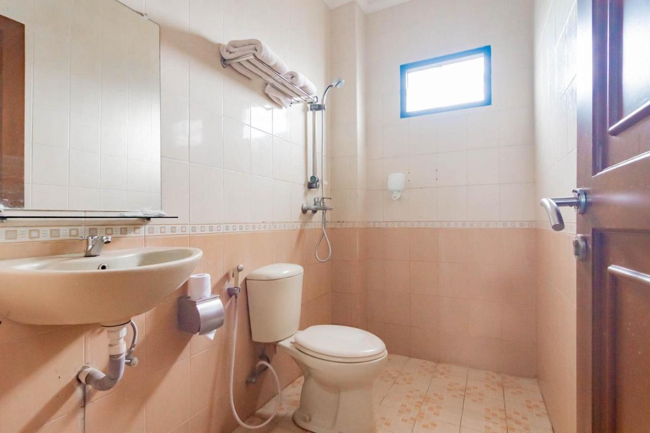 Cihampelas Hotel 2 Mitra Reddoorz 万隆 外观 照片