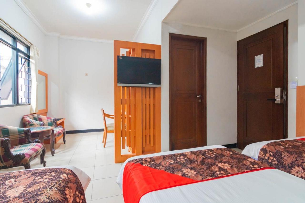 Cihampelas Hotel 2 Mitra Reddoorz 万隆 外观 照片