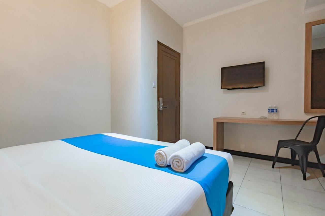 Cihampelas Hotel 2 Mitra Reddoorz 万隆 外观 照片